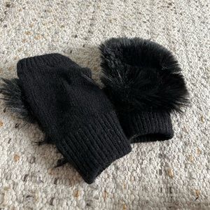 Fuzzy fingerless mittens 🧤